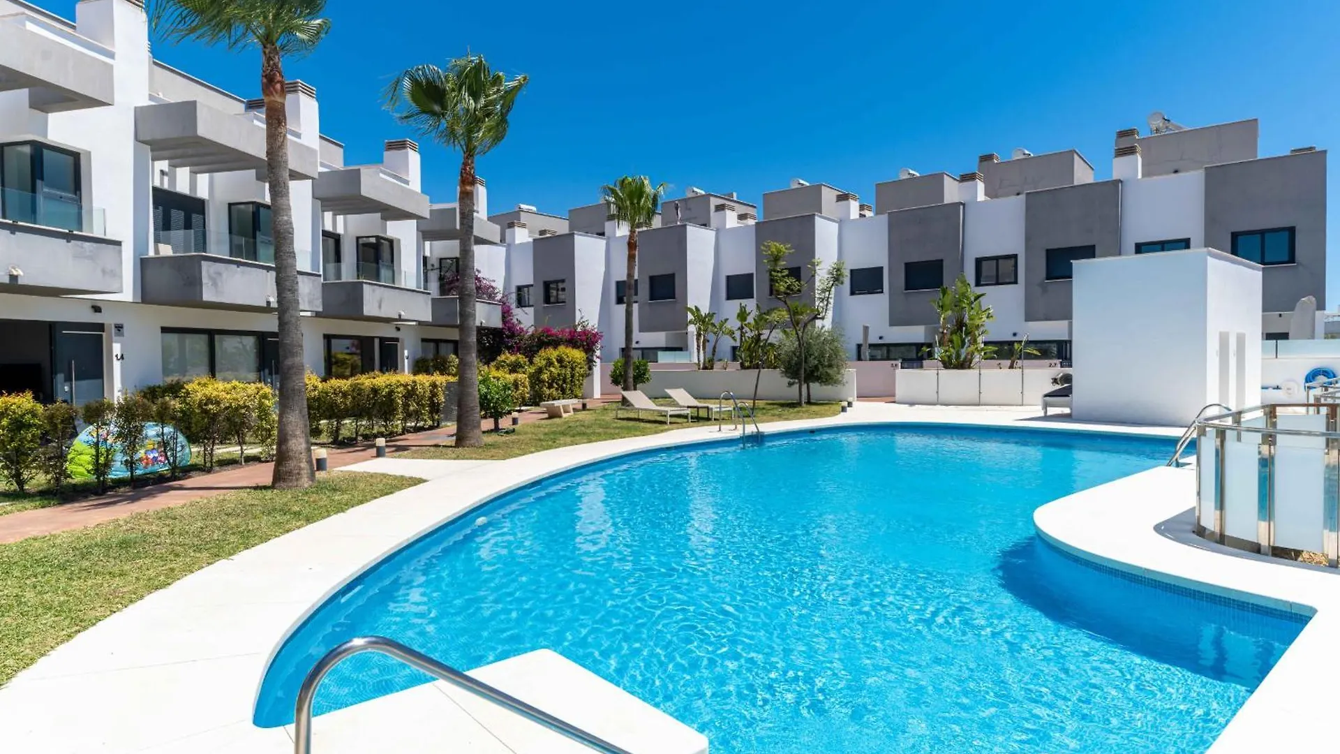 Modern Newbuild Townhouse With Quality Furniture Villa Fuengirola
