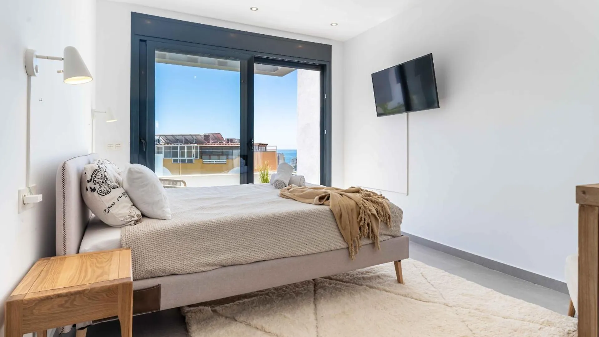 Modern Newbuild Townhouse With Quality Furniture Villa Fuengirola Tatil Evi