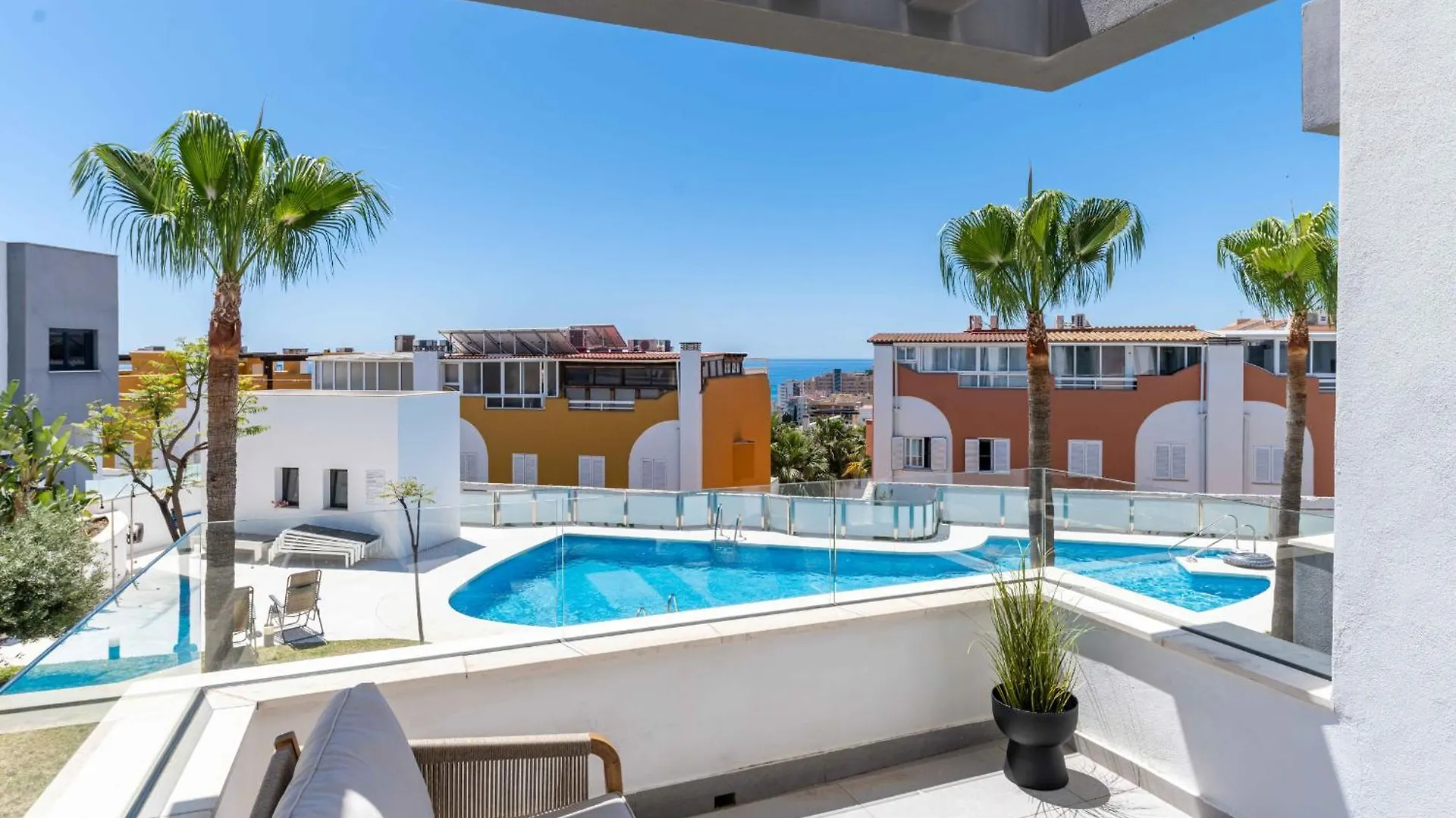 Modern Newbuild Townhouse With Quality Furniture Villa Fuengirola Tatil Evi